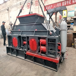 單臺中大型全自動液壓對輥制砂機設備發往河北