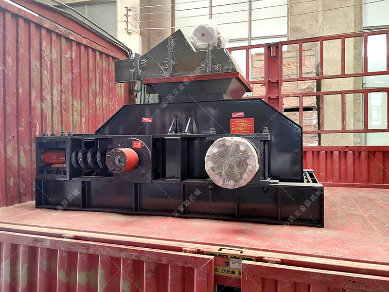 中型彈簧式對輥破碎機設(shè)備發(fā)往浙江