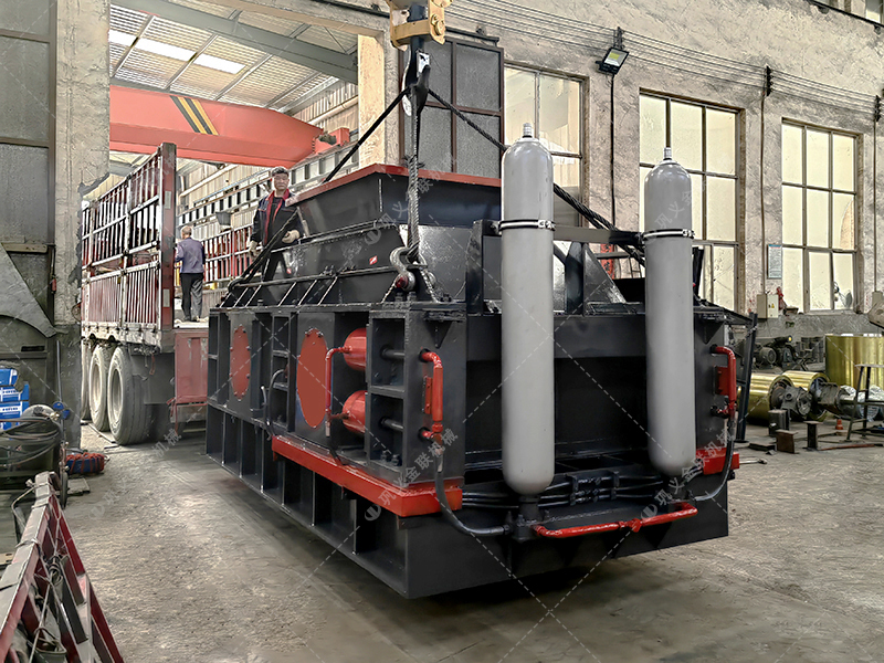 兩臺2PG1510液壓對輥破碎機發往湖北襄陽