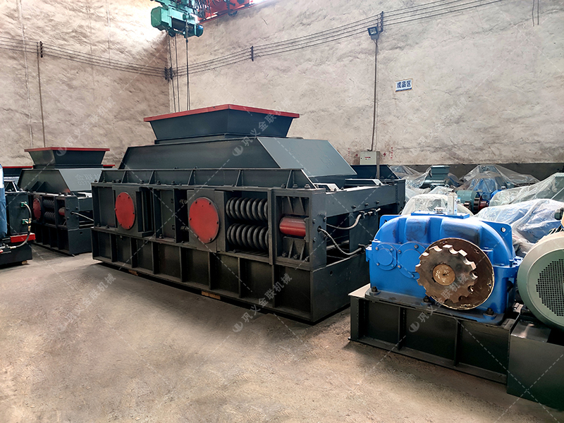 2PG1200x800型半自動液壓對輥破碎機發往四川