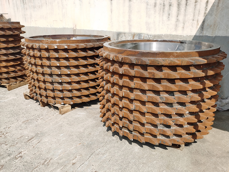 狼牙破碎機(jī)價(jià)格差異分析：從3萬到30萬該如何選擇？